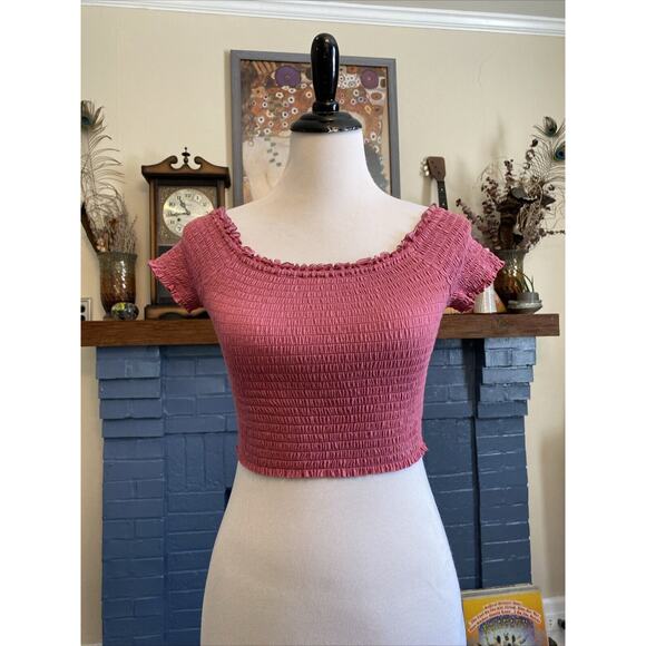 NEW Abercrombie & Fitch Top Womens XS Pink Off The Shoulder Smocked Crop Shirt - Picture 1 of 10